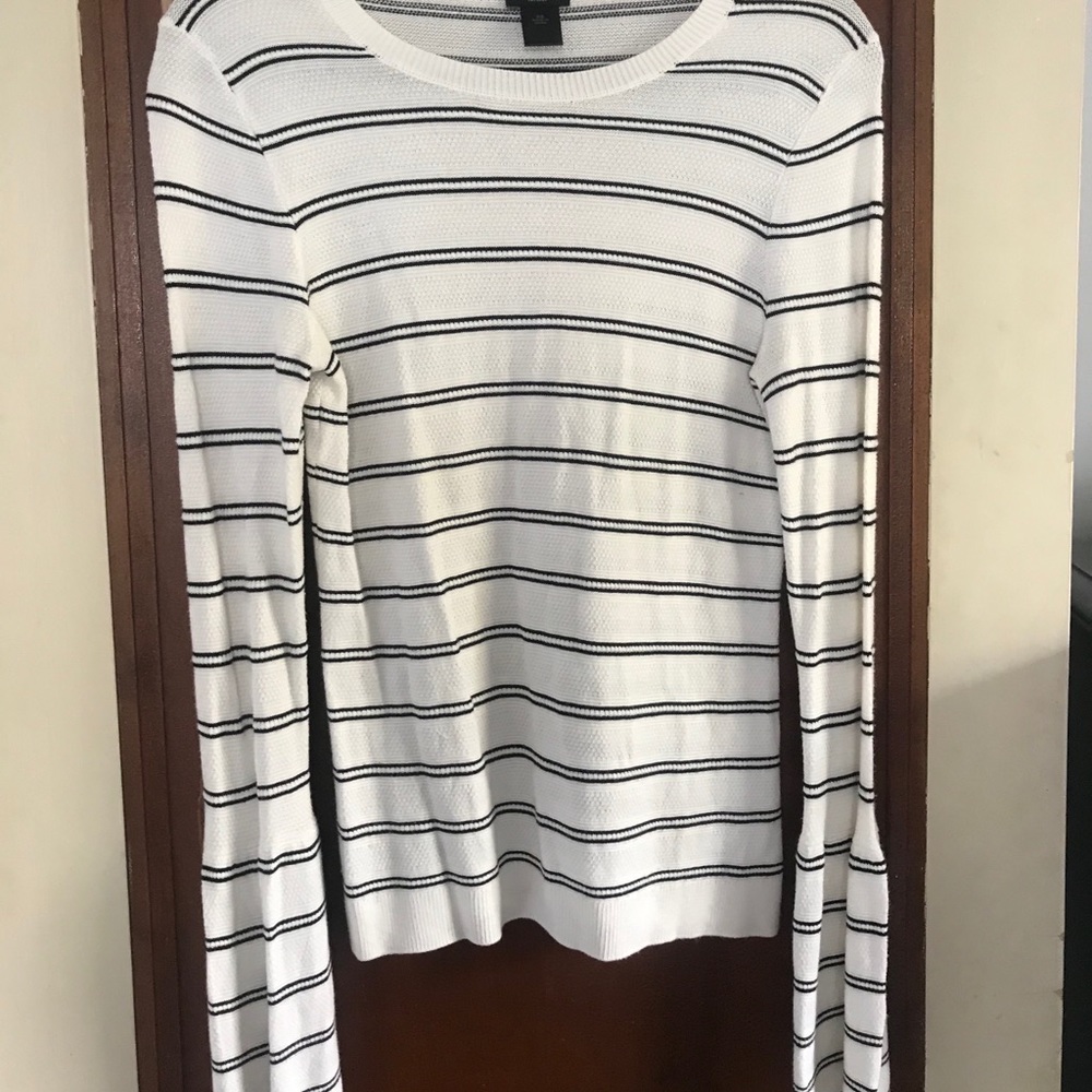 Long sleeved stripped blouse